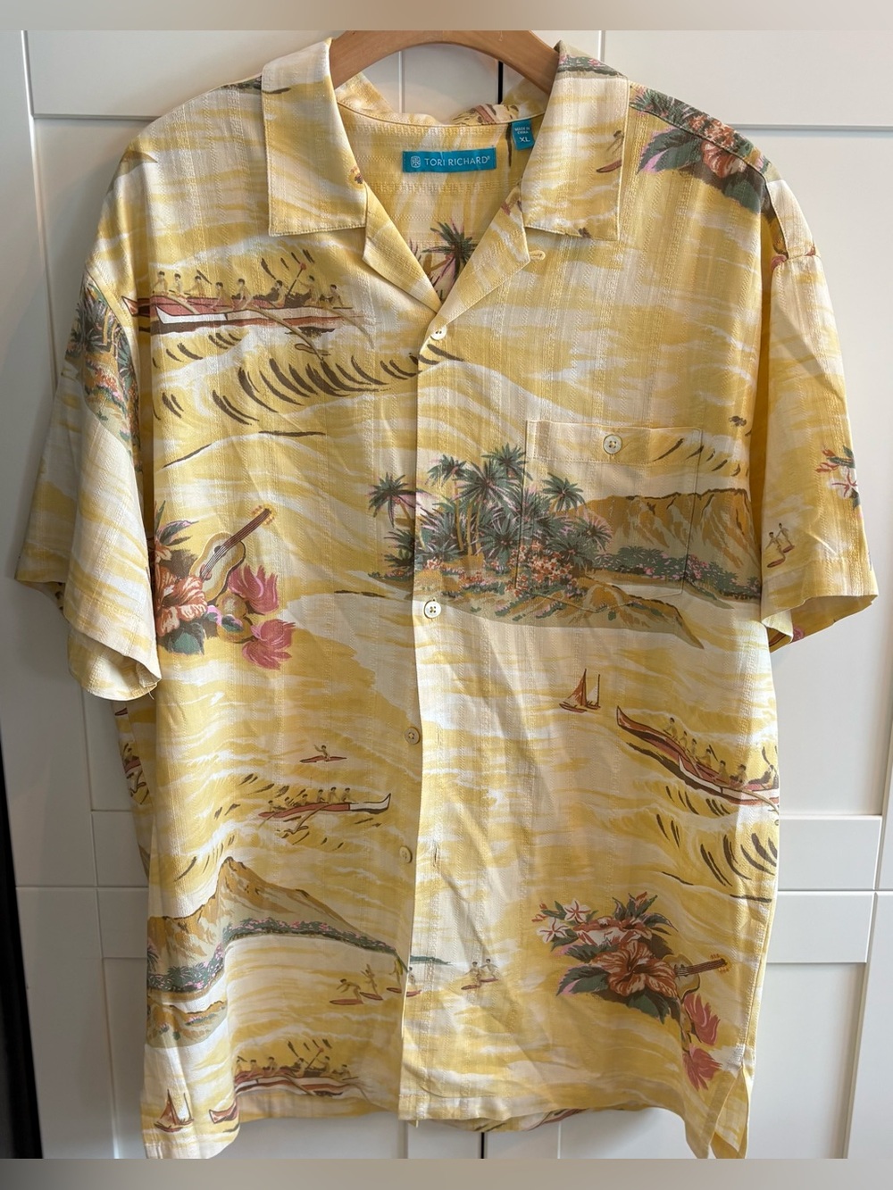 TORI RICHARD XL / XLARGE SHORT SLEEVE BUTTON UP W/ POCKET HAWAIIAN ALOHA SHIRT